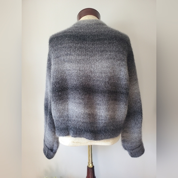 NO BOUNDARIES super soft cozy grey/silver sweater.  Size large - Picture 5 of 7